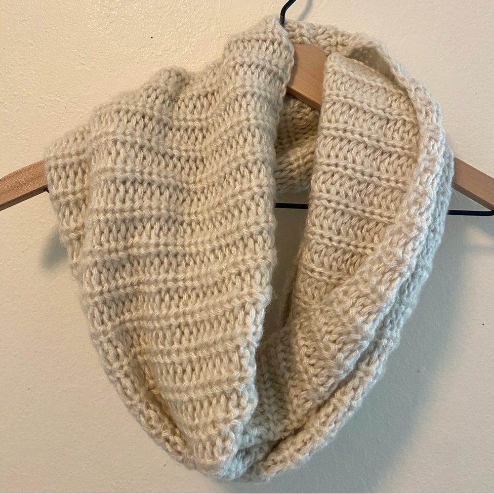 H&M Cream Knit Scarf